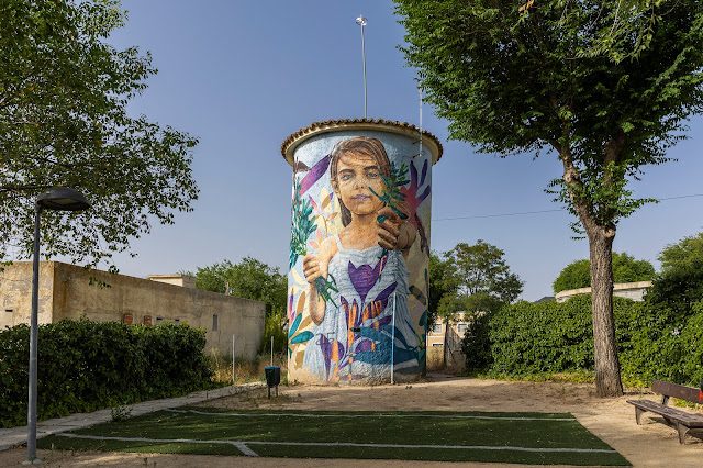 La Ofrenda water tower, daytime, Ugena, Spain