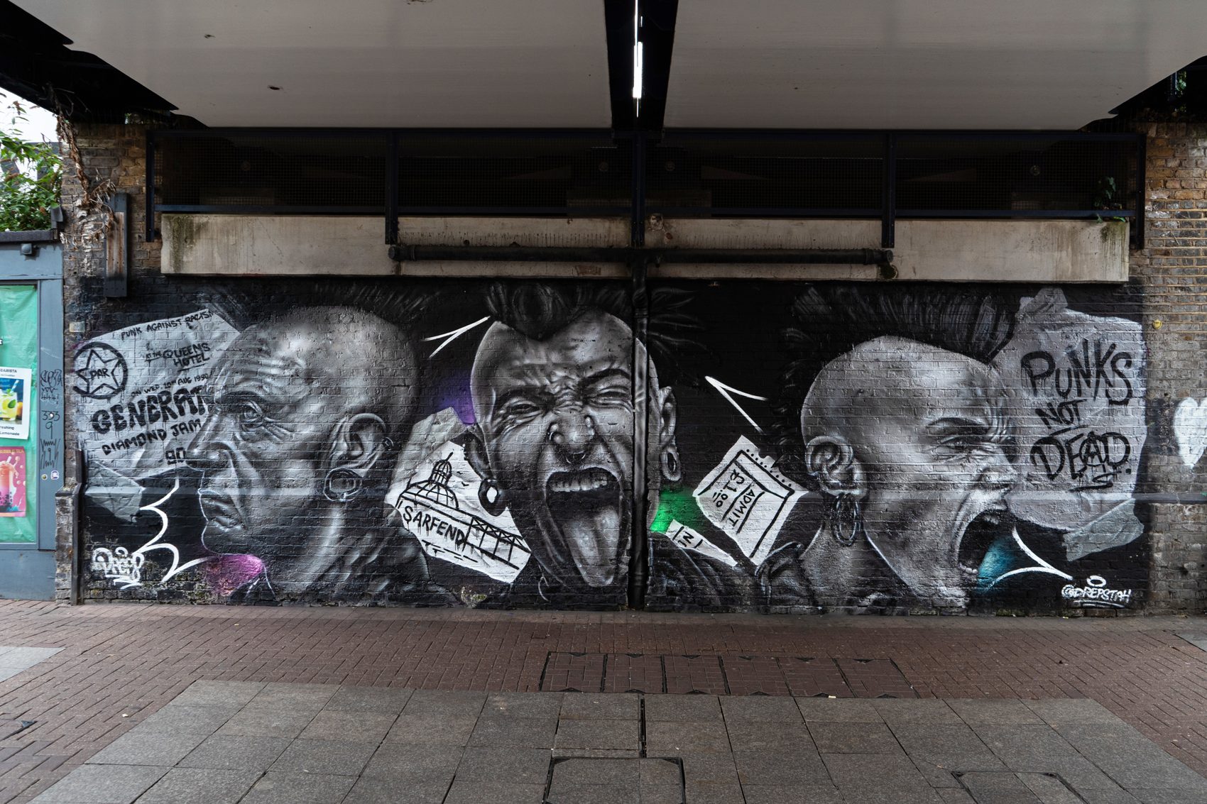 Punks Not Dead mural, full wall, London